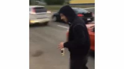 Канадієць продовжив пити пиво, навіть після аварії, яку спричинив