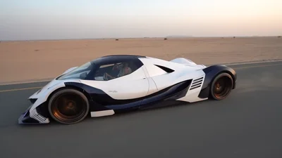 Білявка тестує 2000-сильний гіперкар Devel Sixteen (відео)