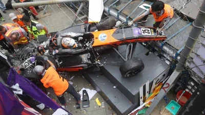 Жахлива аварія на Гран Прі Макао – болід пролетів над трасою: відео
