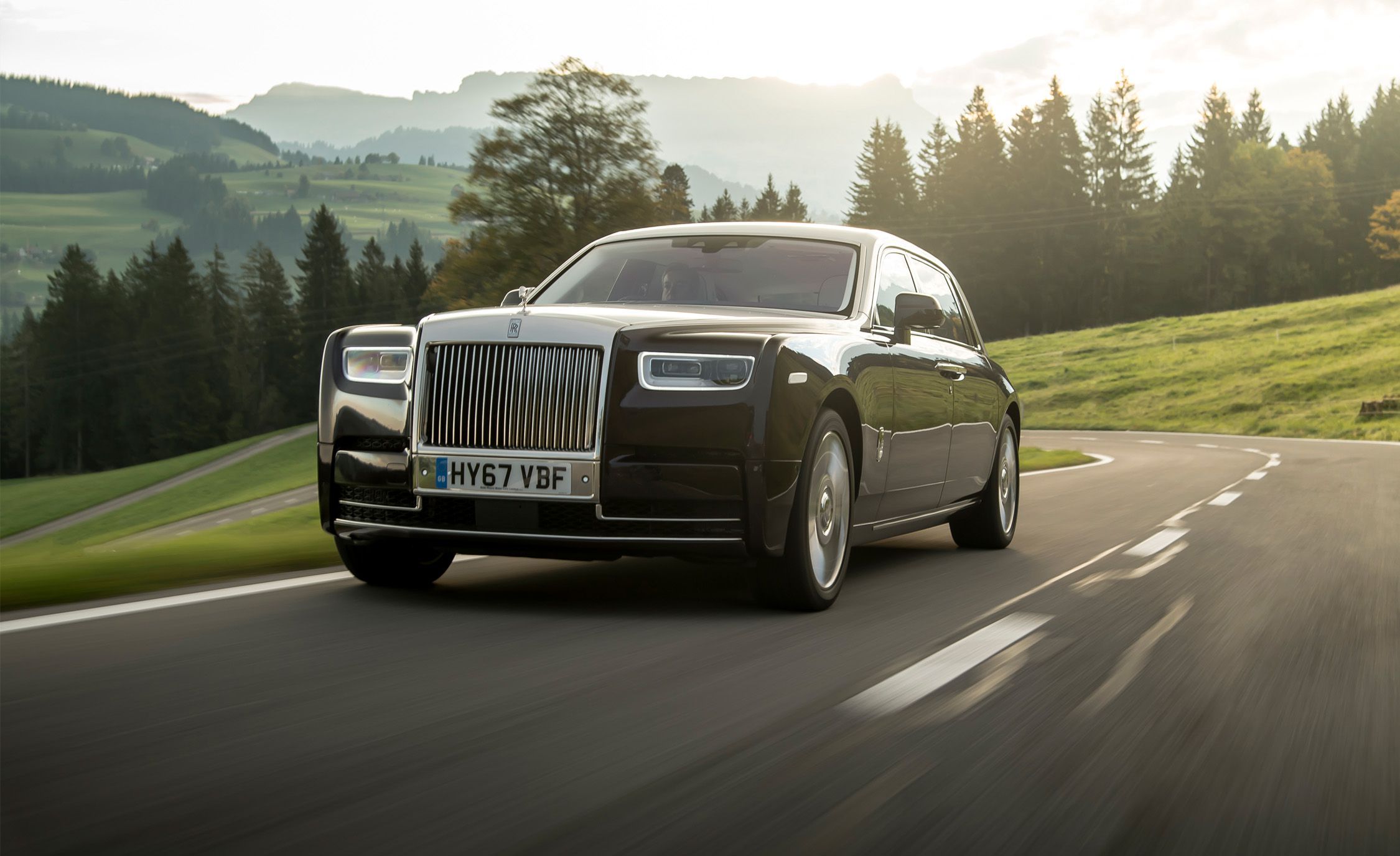 Лимитированная серия автомобилей Rolls-Royce. Китай построил самый длинный  в мире мост