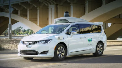 Тест-драйв першого безпілотного таксі Waymo