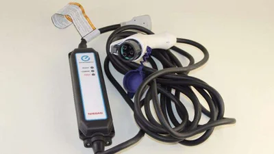 Як крадуть зарядки від Nissan Leaf: відео