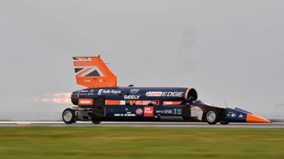 Добродій дав 32 мільйони доларів збанкрутілому проекту надзвукового автомобіля Bloodhound