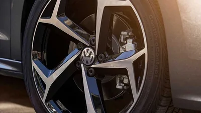 Volkswagen інтригує тізером нового покоління Passat