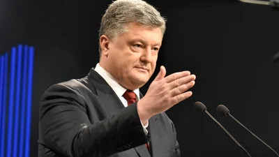 Порошенко закликав "євробляхерів" швидше розмитнювати авто: відео