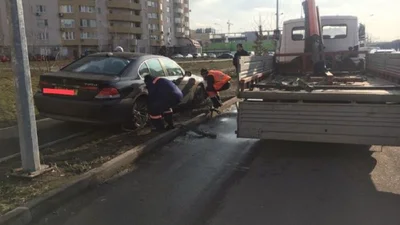 Евакуатори працюють: у Києві масово забирають авто на штрафмайданчик