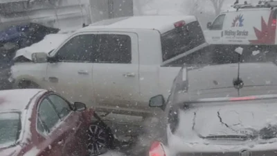 Масова аварія з 47 машин у США - Відео шокуючої аварії