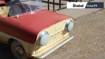 Впадаємо в дитинство: для чого купують педальні автомобілі