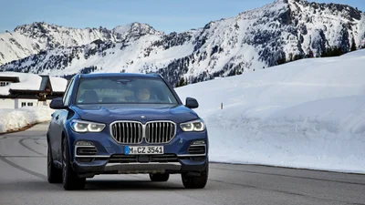 Почти автопилот: как новый BMW X5 самостоятельно ездит по автомагистралям
