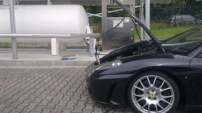 В соцсетях обсуждают украинскую "Феррари", которая заправляется газом