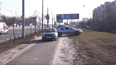 Київські водії створюють затори на тротуарі