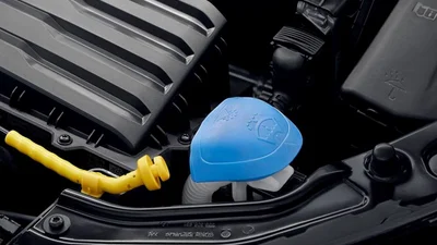 Skoda показала интересное решение для залива жидкости омывателя