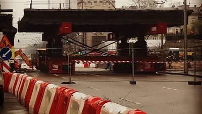 Шулявский мост разобрали наполовину (фото)