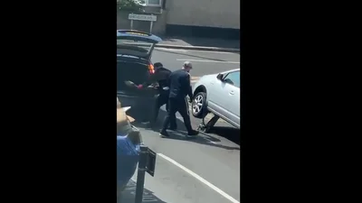 Злодії відривають в машин глушники заради металу з каталізаторів (відео)