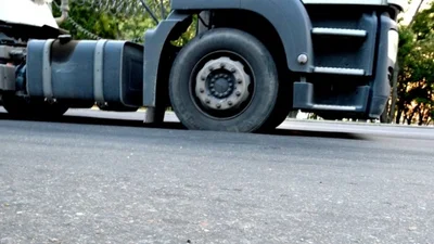 Движение грузовиков ограничат на несколько месяцев