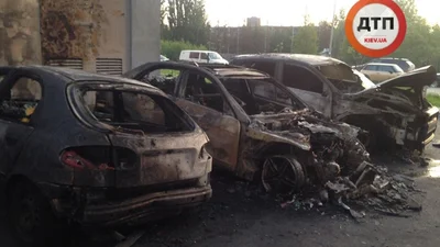 В Киеве сожгли 5 автомобилей