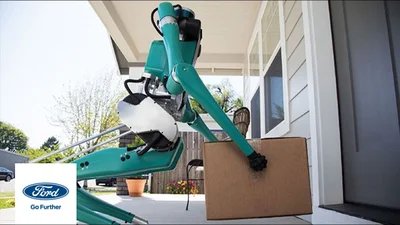 Відео: Ford створив робота кур'єра, який може складатись у багажник безпілотника