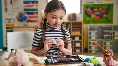 Mercedes создала игрушку и видео, чтобы подтолкнуть будущих женщин выйти за пределы гендерных стереотипов