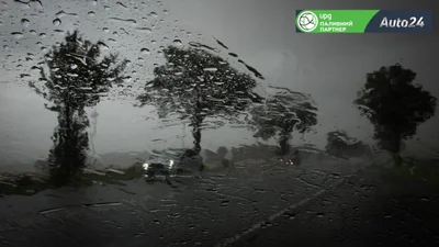 Керування автомобілем в зливу - як їхати, якщо потрапив у зливу