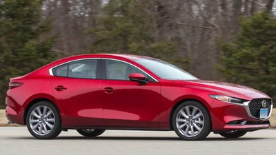 25 тисяч Mazda3 відкликають через дефект