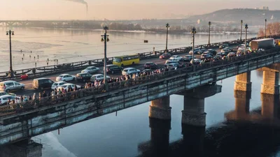 Мост Патона в Киеве перегружен в 20 раз и требует немедленной реконструкции (видео)