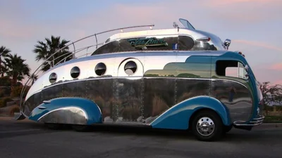 Американці схрестили підводний човен, мікроавтобус та кабріолет в одну неймовірну каравелу