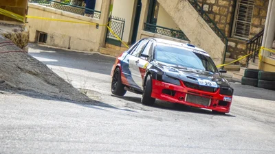 Видео: так проехаться по своему городу мечтает каждый доморощенный гонщик