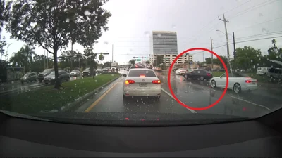 Вот почему не стоит переезжать в другой ряд на светофоре (видео)