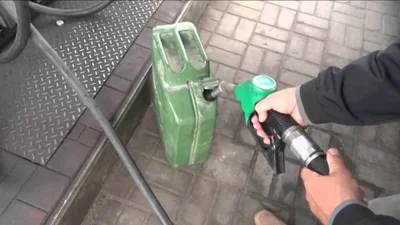 Киевских заправщиков осудили за подпольную продажу топлива