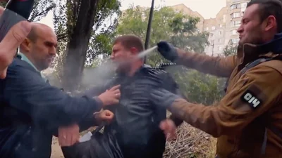 Київського автохама заспокоювали сльозогінним газом: відео