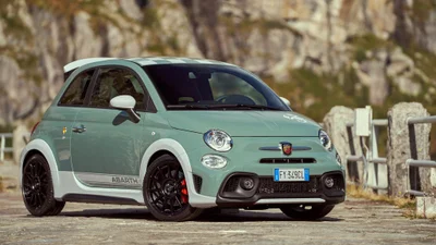 Панда-скорпіон: Fiat 695 Abarth 70 Anniversario – найотруйніший різновид Fiat 500