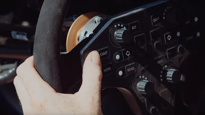 Хотели попробовать себя за рулем раллийного болида? Сначала поучитесь, как это делается с этим видео от Top Gear