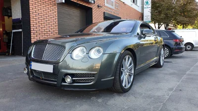 В Києві на Bentley Continental GT поставили газ і перевірили динаміку: відео