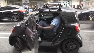 Видео: великан Шакил О'Нил замечен за рулем крохотного smart fortwo
