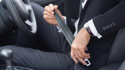 Скільки водіїв в Україні пристібаються ременями безпеки: дослідження