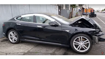Подивіться, як купа металобрухту перетворюється на майже новеньку Tesla Model S