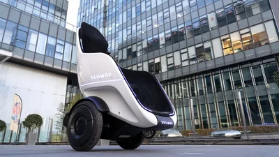 Футуристичне мобільне крісло Segway S-Pod здатне розвивати швидкість до 40 км/год