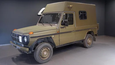 Військові Mercedes G-класу розпродають за недорого