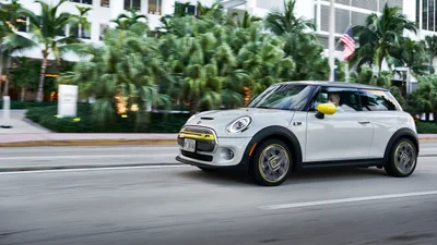 Тест-драйв Mini Cooper SE – цена, обзор 2020 MINI Electric