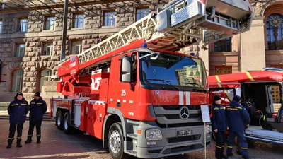 Київським рятувальникам видали нові автомобілі: фото