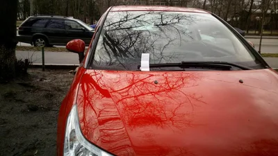 У Києві почали заочно штрафувати за парковку на газонах