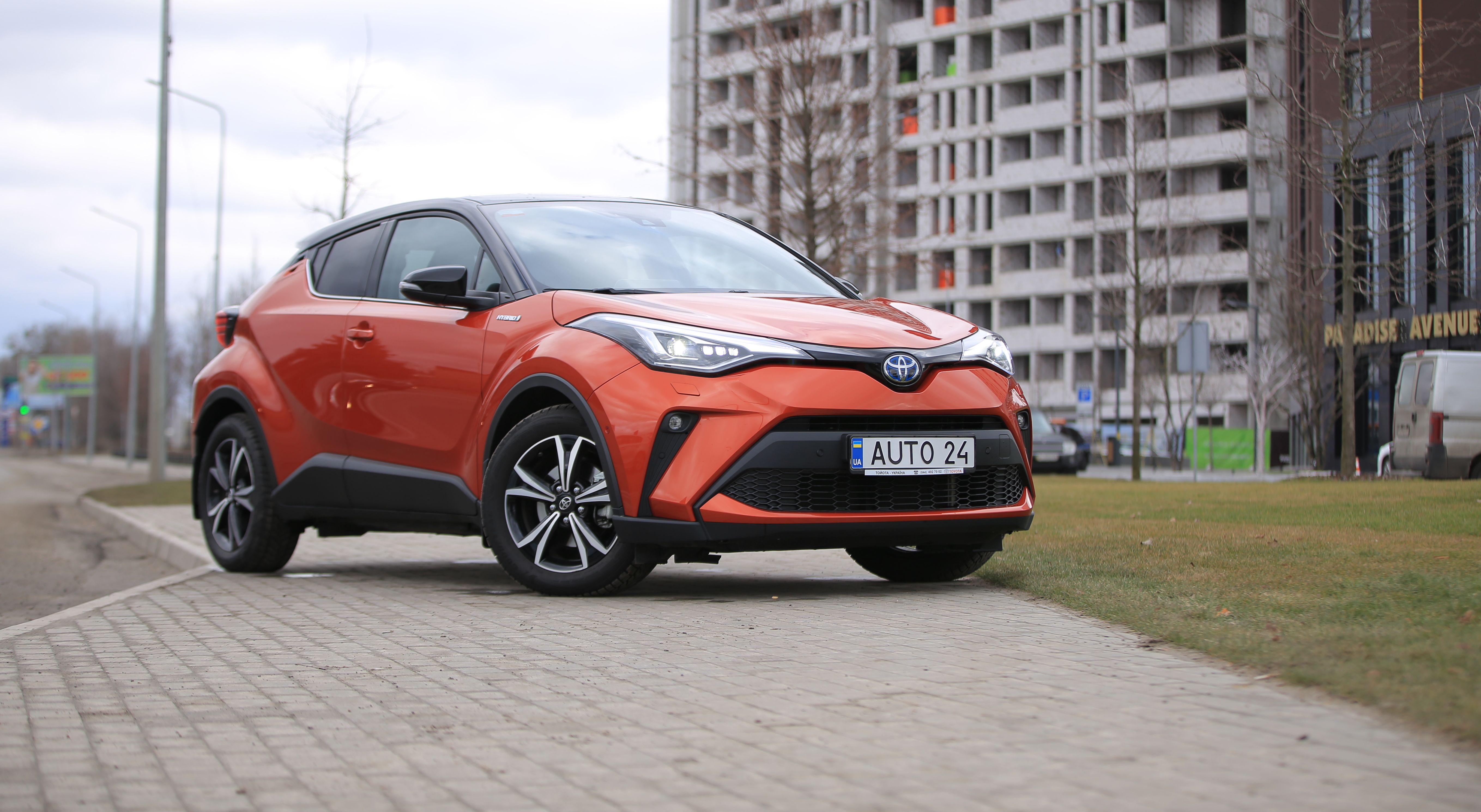 Тест-драйв 2020 Toyota C-HR Hybrid – цена, обзор в Украине