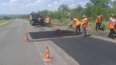 Хто "освоїть" гроші, виділені на ремонт українських доріг