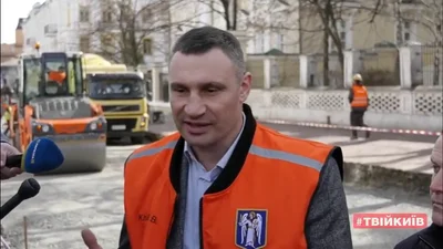 На Подоле вместо асфальта будут укладывать брусчатку: видео