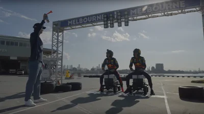 Видео: пилоты Формула 1 устроили гонки на холодильниках