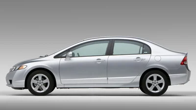 Які проблеми у вживаних Honda Civic 4D 8-го покоління