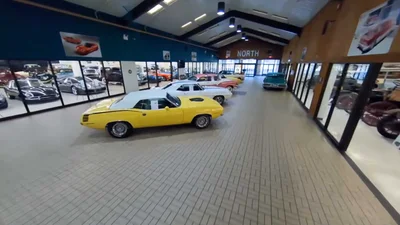 Видео с дрона за три с половиной минуты покажет всю коллекцию автомобильного музея площадью 31 квадратный километр