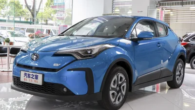 Toyota вивела на ринок електричну версію кросовера C-HR