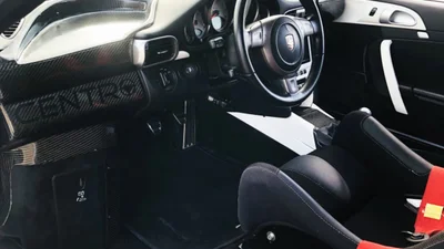 Porsche 911 Carrera S "Centro" без одного крісла оцінили у 110 тисяч доларів