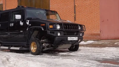 Видео: Hummer на 13-дюймовых колесах заставляет плакать от смеха